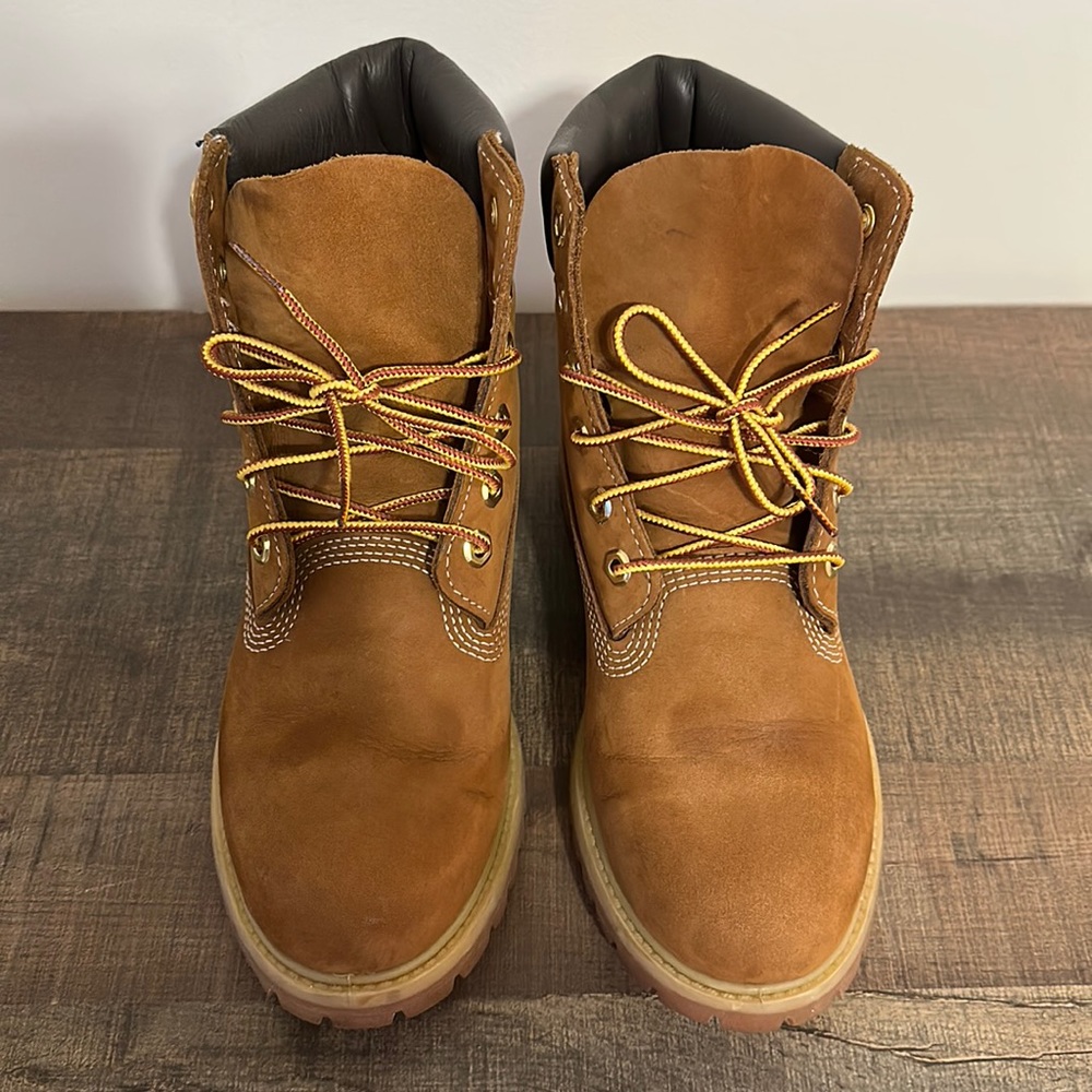 Women’s Timberland boots -Color: Camel -Size:8M